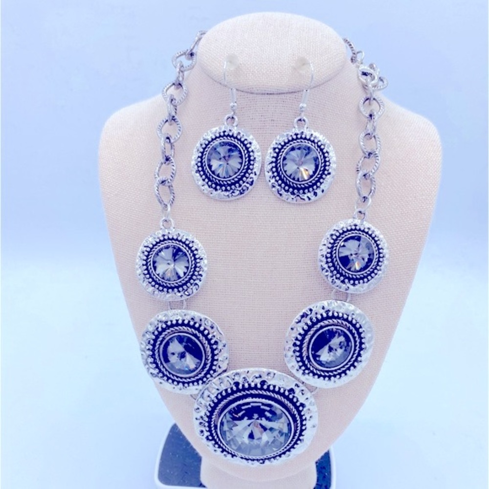 Silver Toned Hammered Disk With Smokey Grey Topaz Rhinestone Center Necklace Set